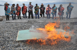 Members of the Lummi Nation protest plans for a coal rail terminal at Cherry Point, Washington state. (Photo: Associated Press)Read more at http://indiancountrytodaymedianetwork.com/2013/08/27/eight-hot-environmental-battlegrounds-indian-country-151054